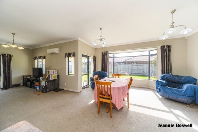 Photo of property in 6 Pegasus Place, Kelvin Grove, Palmerston North, 4414