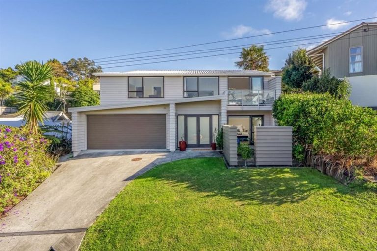 Photo of property in 4/9 Korotaha Terrace, Rothesay Bay, Auckland, 0630