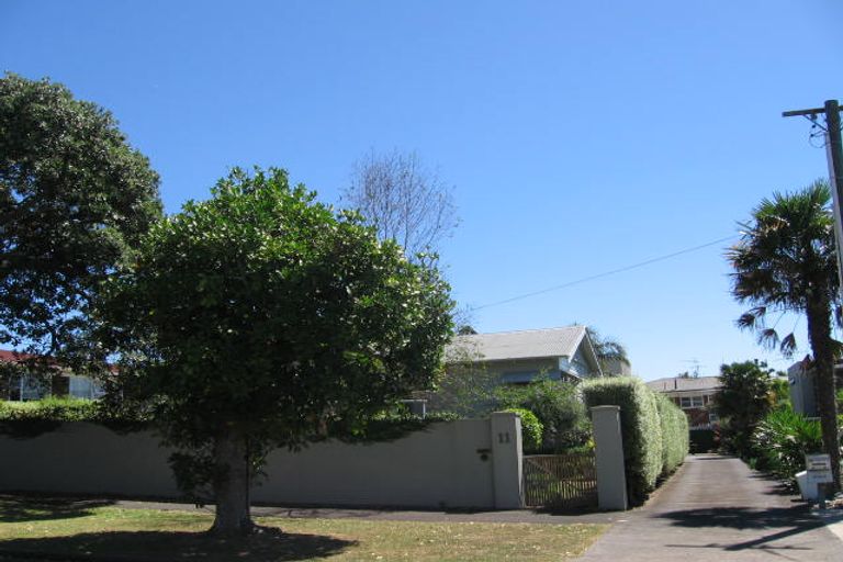 Photo of property in 2/11 Pierce Road, Milford, Auckland, 0620