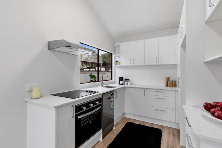 Photo of property in 2/16 John Downs Drive, Browns Bay, Auckland, 0630