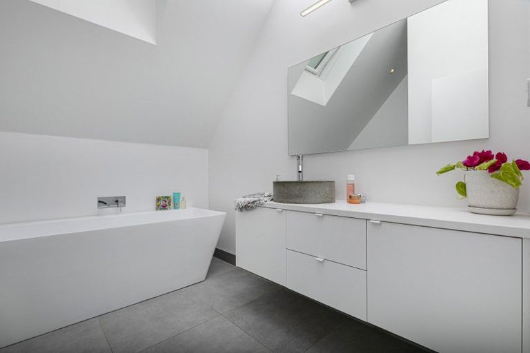 Photo of property in 39 Kent Terrace, Riverhead, 0820