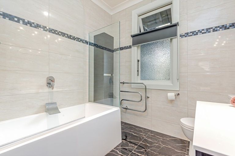 Photo of property in 37 Burns Avenue, Takaro, Palmerston North, 4412