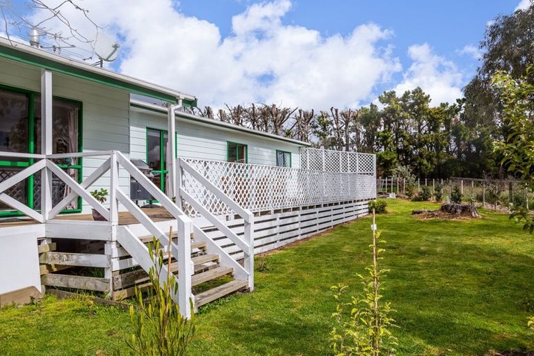 Photo of property in 32 Bidwills Cutting Road, Greytown, 5794