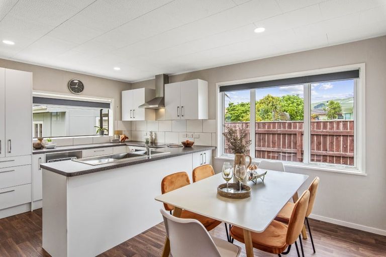 Photo of property in 287 Te Moana Road, Waikanae, 5036