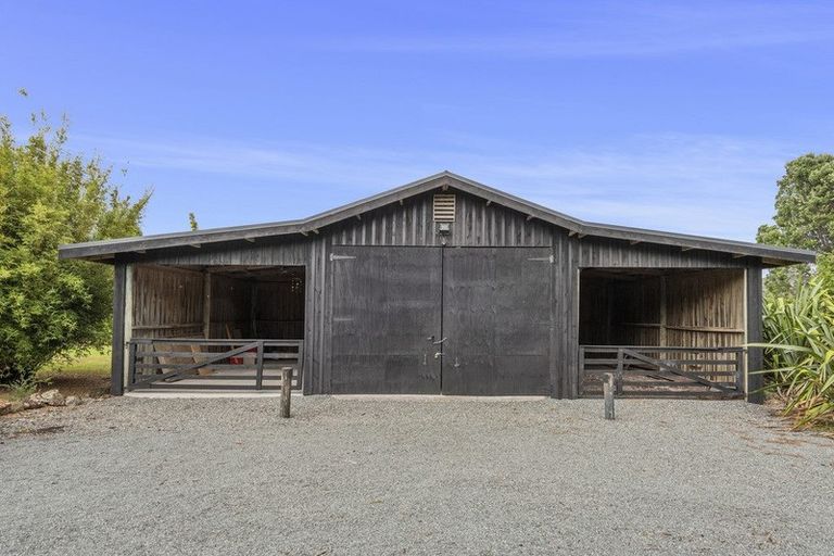 Photo of property in 239 Tangihua Road, Maungakaramea, Whangarei, 0178