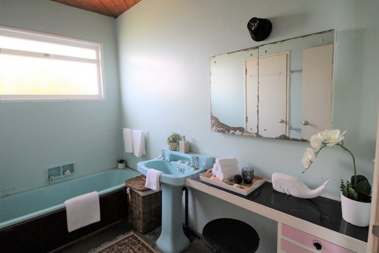 Photo of property in 18 Seavill Park Road, Kuaotunu West, Whitianga, 3592