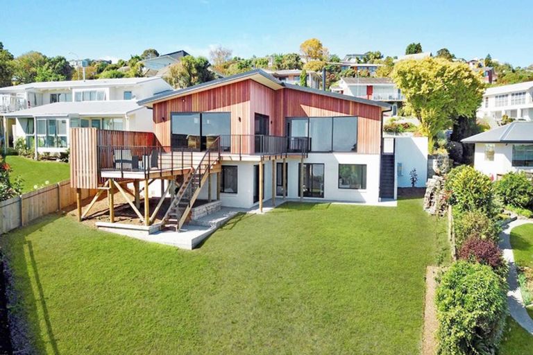 Photo of property in 27 Cannon Hill Crescent, Mount Pleasant, Christchurch, 8081