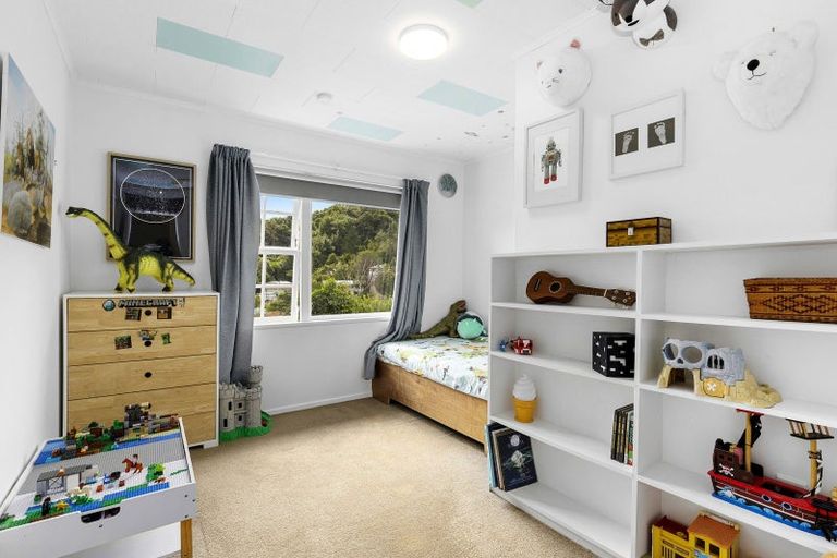 Photo of property in 53 Lowry Crescent, Stokes Valley, Lower Hutt, 5019