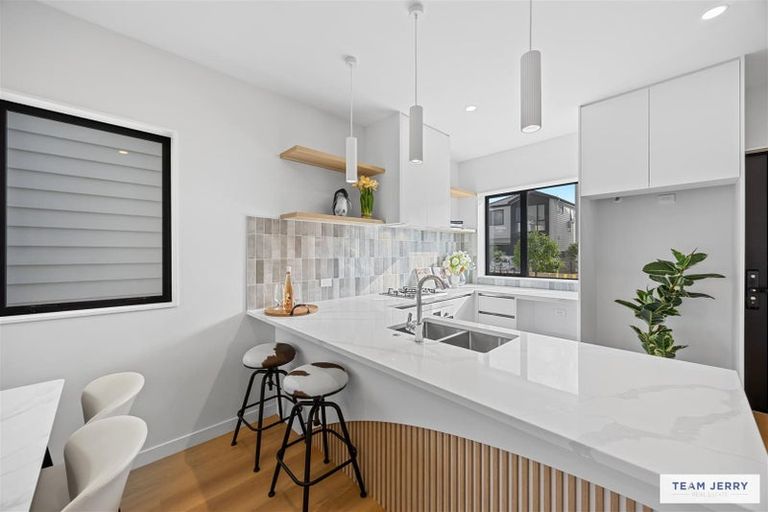 Photo of property in 63 Whare Kauri Road, Papakura, 2110