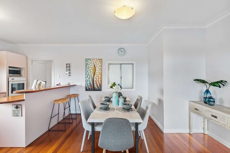 Photo of property in 32 Lewis Road, Pakuranga, Auckland, 2010