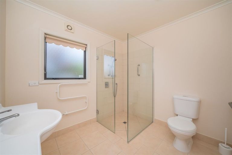 Photo of property in 6 Virginia Grove, Milson, Palmerston North, 4414