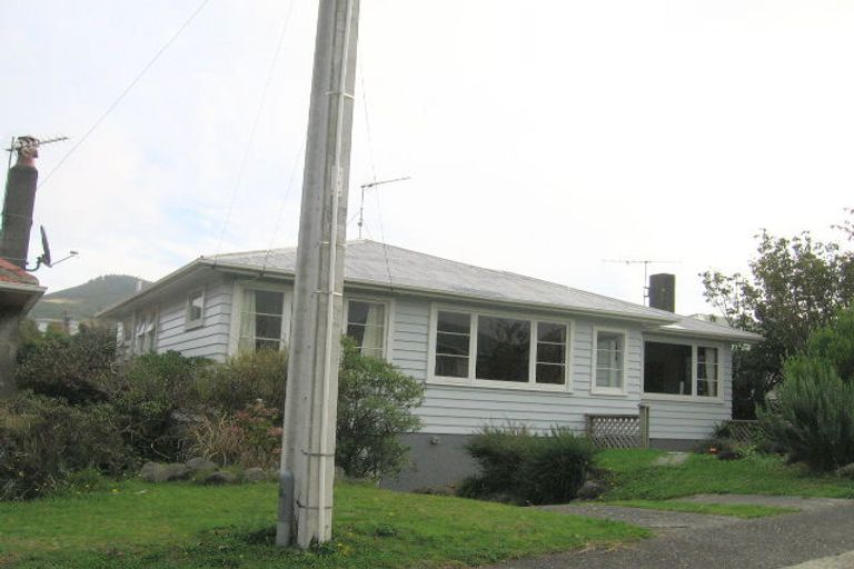 Photo of property in 14 Kereru Bend, Tawa, Wellington, 5028