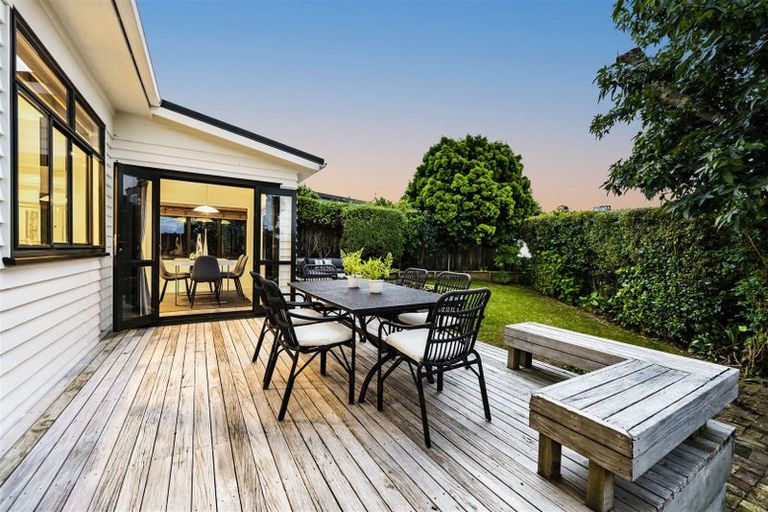 Photo of property in 21 Macnay Way, Murrays Bay, Auckland, 0630