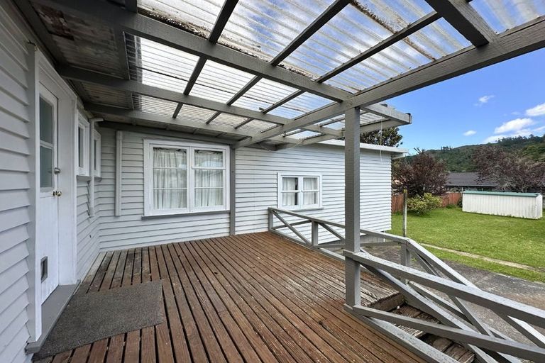 Photo of property in 396 Stokes Valley Road, Stokes Valley, Lower Hutt, 5019