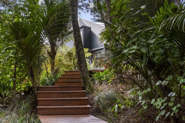Photo of property in 186b Woodlands Park Road, Titirangi, Auckland, 0604