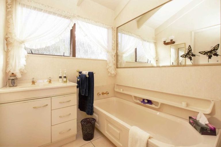 Photo of property in 14 Rogers Avenue, Eastern Beach, Auckland, 2012