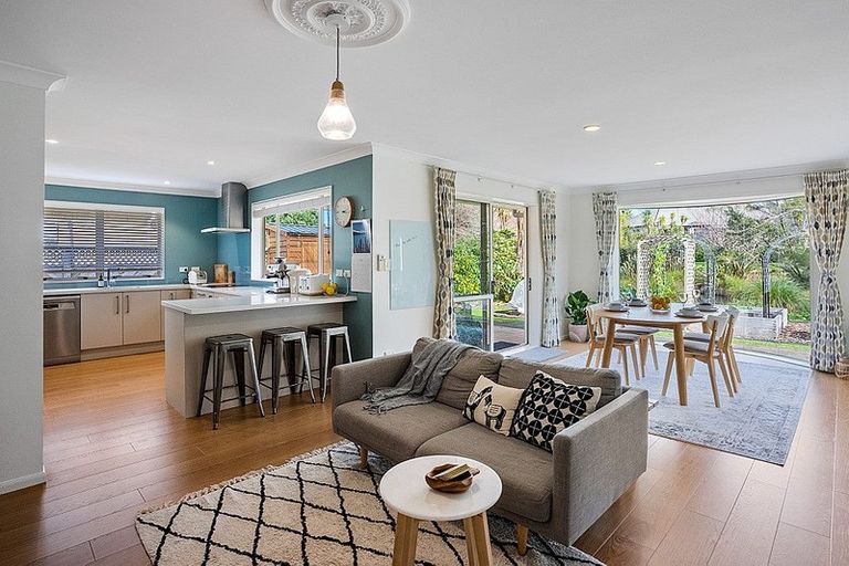 Photo of property in 16 Semillon Avenue, Henderson, Auckland, 0612