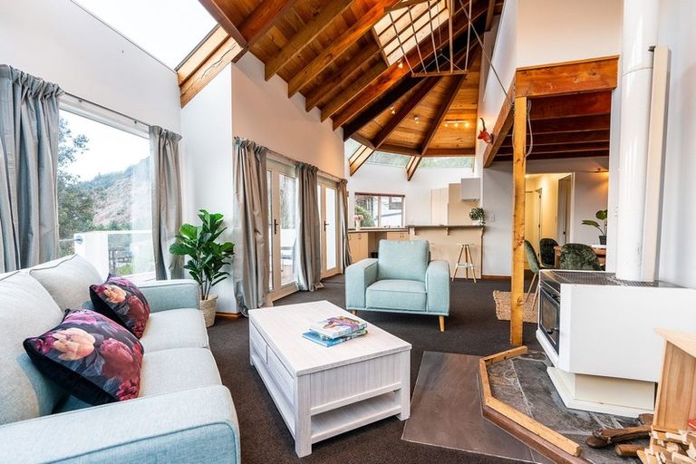 Photo of property in 9a Arawata Terrace, Fernhill, Queenstown, 9300