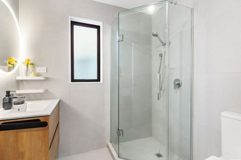 Photo of property in 64a Rosewarne Crescent, Glendene, Auckland, 0602