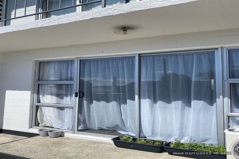 Photo of property in 40 West Coast Road, Glen Eden, Auckland, 0602