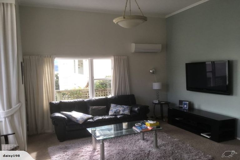 Photo of property in 24 Telford Terrace, Oriental Bay, Wellington, 6011