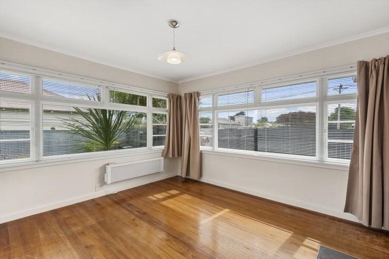 Photo of property in 18 Estuary Road, New Brighton, Christchurch, 8061