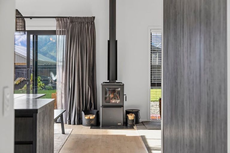 Photo of property in 19 Dunn Street, Lake Hawea, 9382