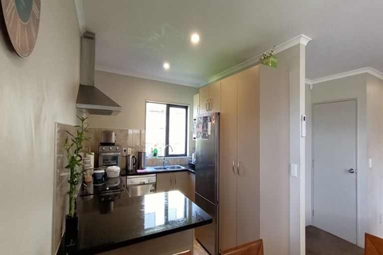 Photo of property in 25 Andover Way, Goodwood Heights, Auckland, 2105