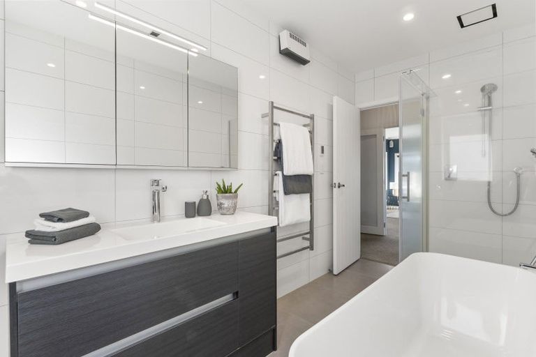 Photo of property in 1 Cassino Street, Bayswater, Auckland, 0622