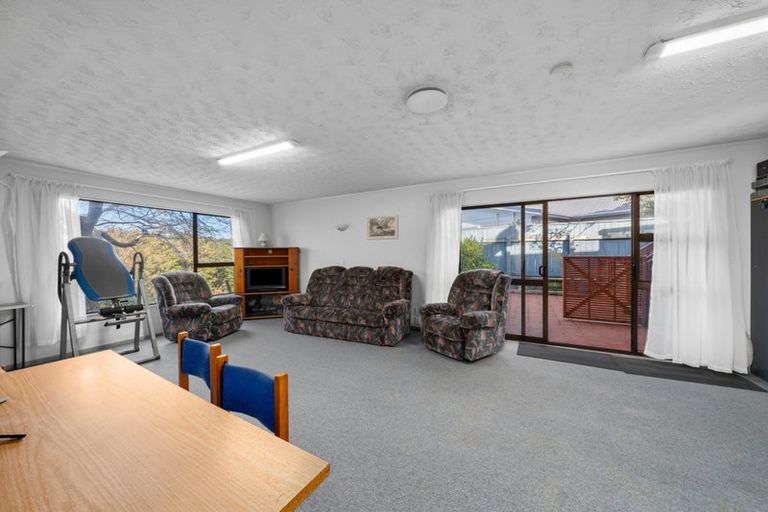 Photo of property in 6 Wantwood Grove, Churton Park, Wellington, 6037
