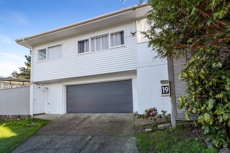 Photo of property in 19 Churton Drive, Churton Park, Wellington, 6037