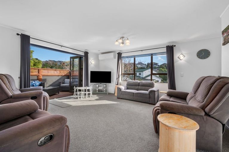 Photo of property in 6 Wantwood Grove, Churton Park, Wellington, 6037