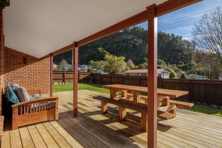 Photo of property in 17 Lawrence Street, Havelock, 7100