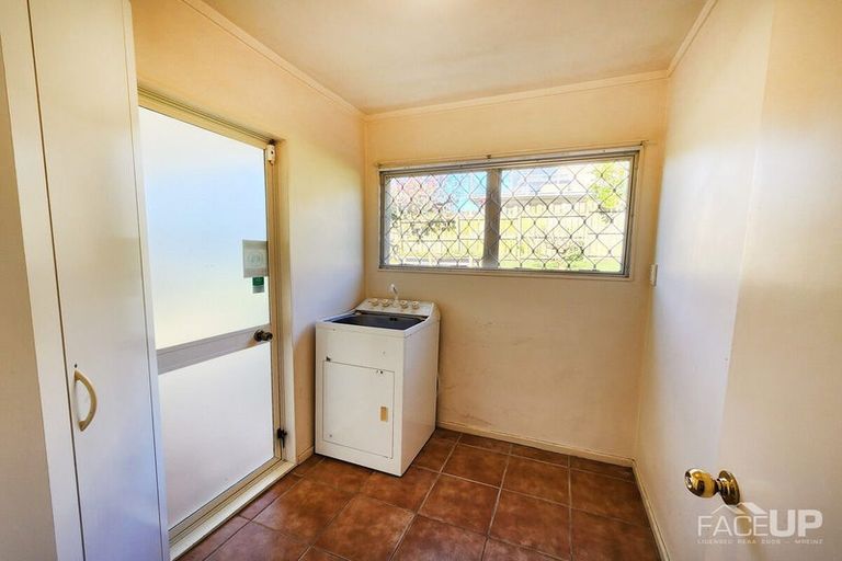 Photo of property in 20 Whiting Grove, West Harbour, Auckland, 0618