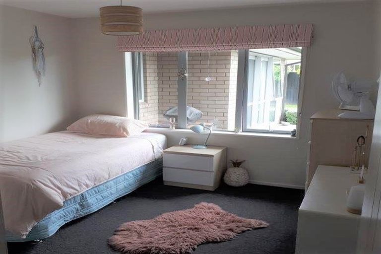 Photo of property in 8 Churchill Drive, Rangiora, 7400