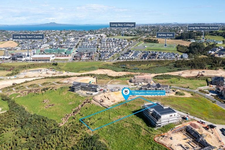 Photo of property in 17 Ridgelea Road, Long Bay, 0792