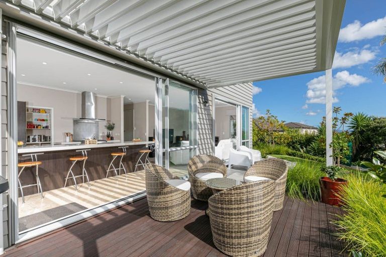 Photo of property in 13 Rangi Avenue, Schnapper Rock, Auckland, 0632