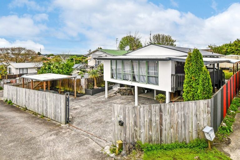 Photo of property in 2/10 Nearco Street, Randwick Park, Auckland, 2105