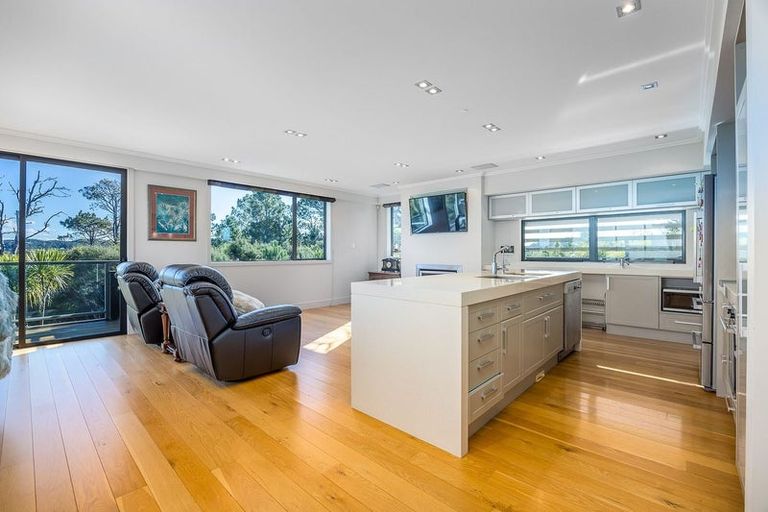 Photo of property in 106 Hillcrest Road, Hatfields Beach, Orewa, 0931