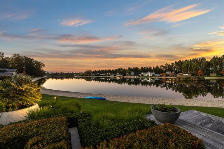 Photo of property in 37 Oakgrove Drive, Rangiora, 7400