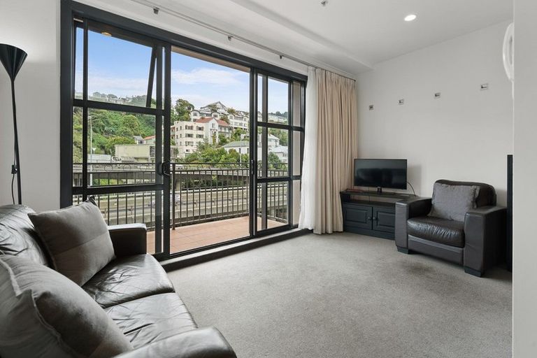 Photo of property in Atrium Apartments, 3n/154 The Terrace, Wellington Central, Wellington, 6011