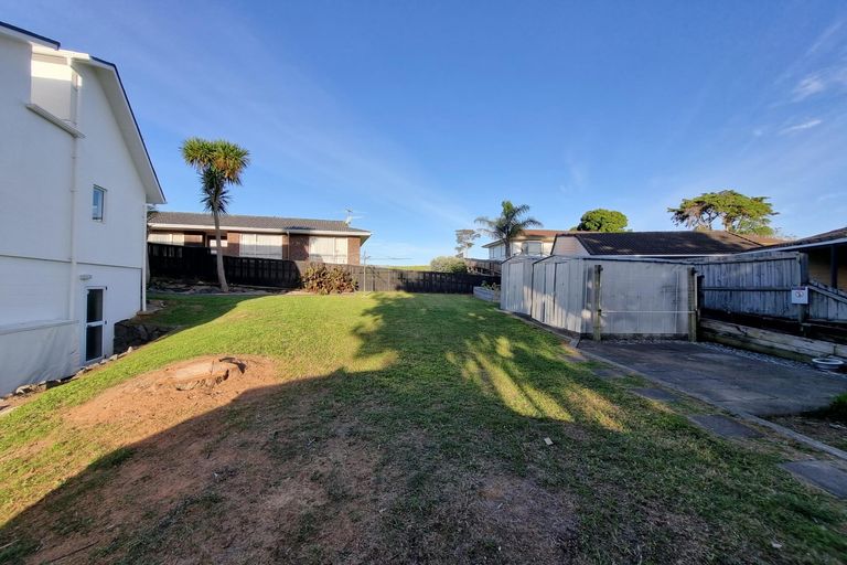 Photo of property in 23 Elsted Place, Goodwood Heights, Auckland, 2105