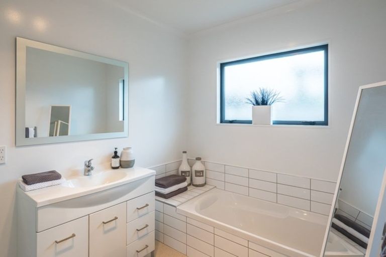 Photo of property in 51 Hillcrest Road, Raumati Beach, Paraparaumu, 5032