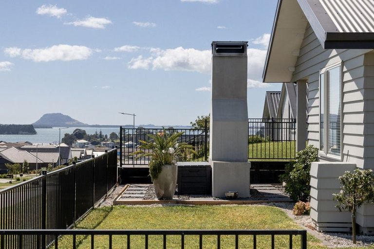 Photo of property in 30 Ridge Drive, Omokoroa, 3114