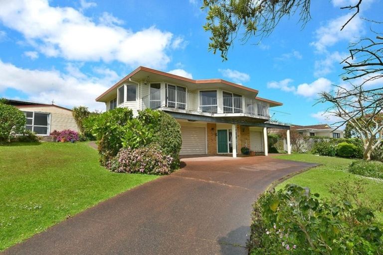 Photo of property in 37 Pacific Parade, Army Bay, Whangaparaoa, 0930