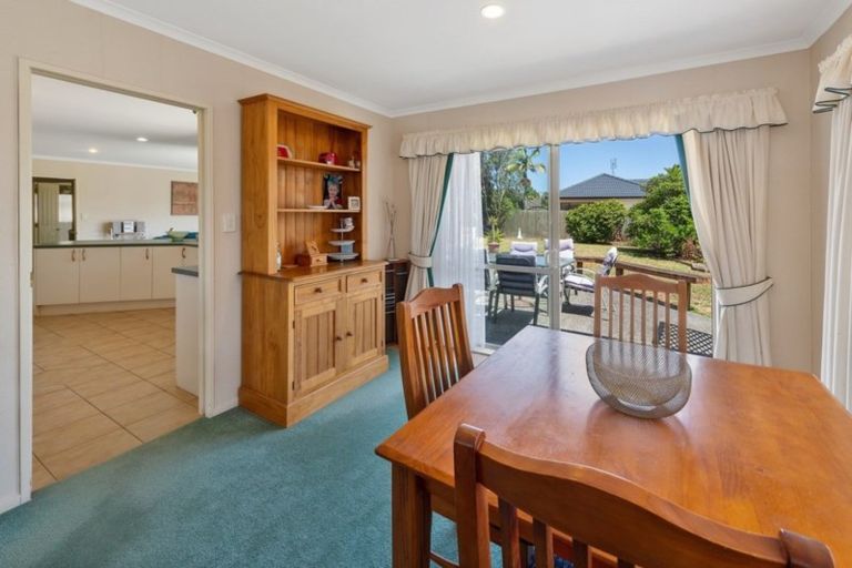 Photo of property in 13 Maghera Drive, East Tamaki Heights, Auckland, 2016