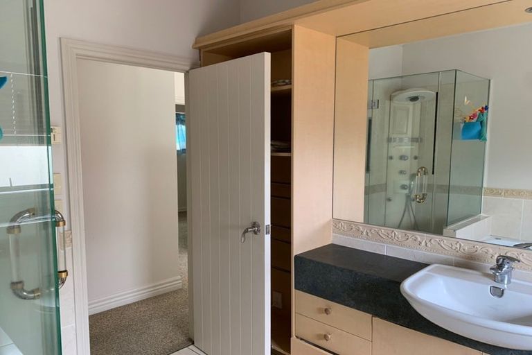 Photo of property in 24 Glenshee Place, Highland Park, Auckland, 2010