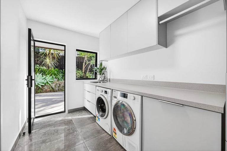 Photo of property in 24 Park Rise, Campbells Bay, Auckland, 0630