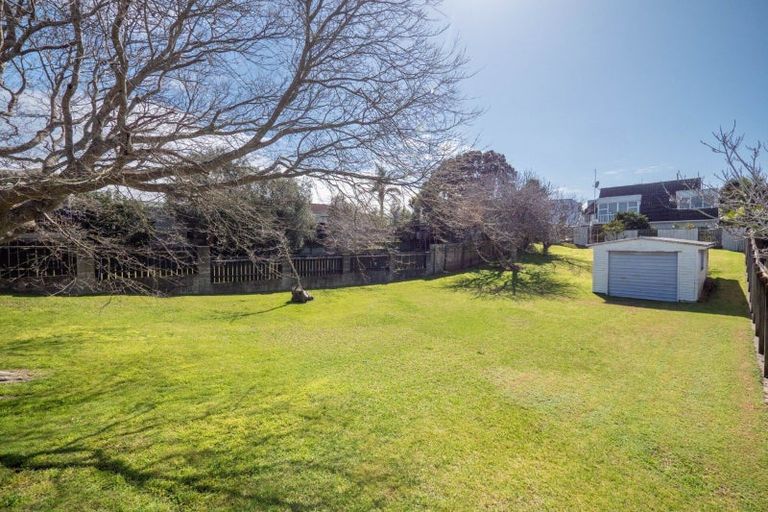 Photo of property in 43 Pitau Road, Mount Maunganui, 3116