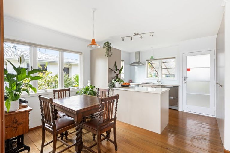 Photo of property in 26 Durham Street, Te Atatu Peninsula, Auckland, 0610